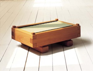 comodino artigianale in massello di rovere o faggio, privo di parti metalliche, stile giapponese / orientale, naturale ecologico: Spazio
