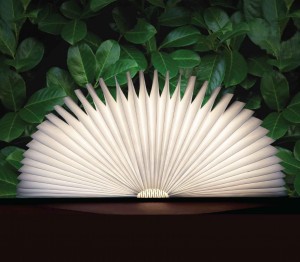 Lampada-libro-OOBOOK-Sbam-Design-ev