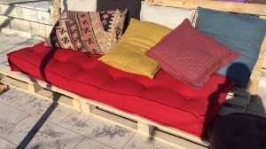 tabouret-pallet-cuscini trapuntati -onfuton-duomo-milano1